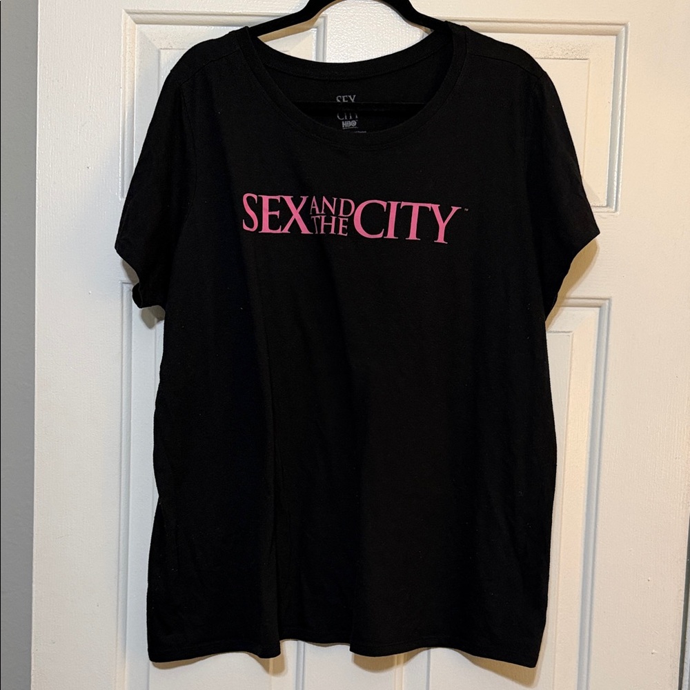Torrid T-Shirt with Pink 'Sex and the City' Print - Picture 1 of 7